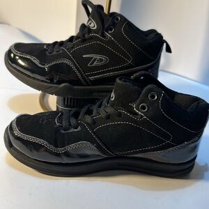 Boys sneakers black size 1
